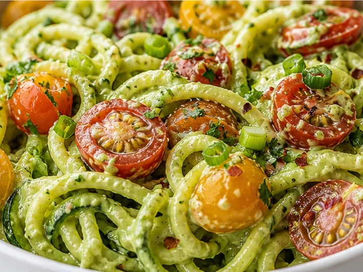 Creamy Avocado Pasta with Tomatoes