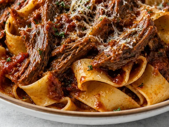 Rich & Hearty Beef Ragu Slow Cooker Magic!