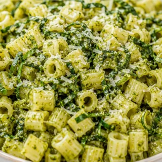 Easiest 5-Ingredient Green Pasta Salad EVER! Discover this incredibly easy 5-ingredient pasta salad! Packed with fresh spinach, green beans, and basil spread, i