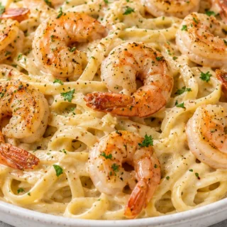 Creamy Garlic Prawn Pasta - Creamy Prawn Pasta: Make this incredibly delicious pasta dish in under 30 minutes. Perfect for a quick, elegant weeknight dinner wit