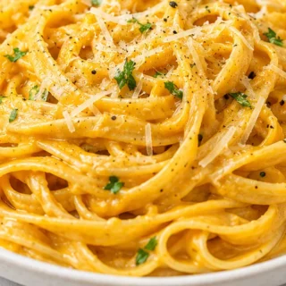 5-Ingredient Pumpkin Alfredo Dinner - Discover the ultimate 5-ingredient Pumpkin Alfredo! This creamy, easy pasta recipe is perfect for a quick and delicious fa