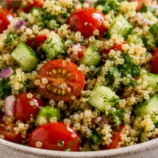 ️ Summer Quinoa Salad Jars: Vibrant & Healthy! Discover our vibrant Quinoa Salad Jars! Layers of fresh ingredients and zesty lemon dill dressing. Perfect for he