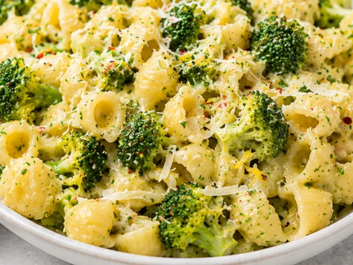 Quick & Cheesy Broccoli Pasta