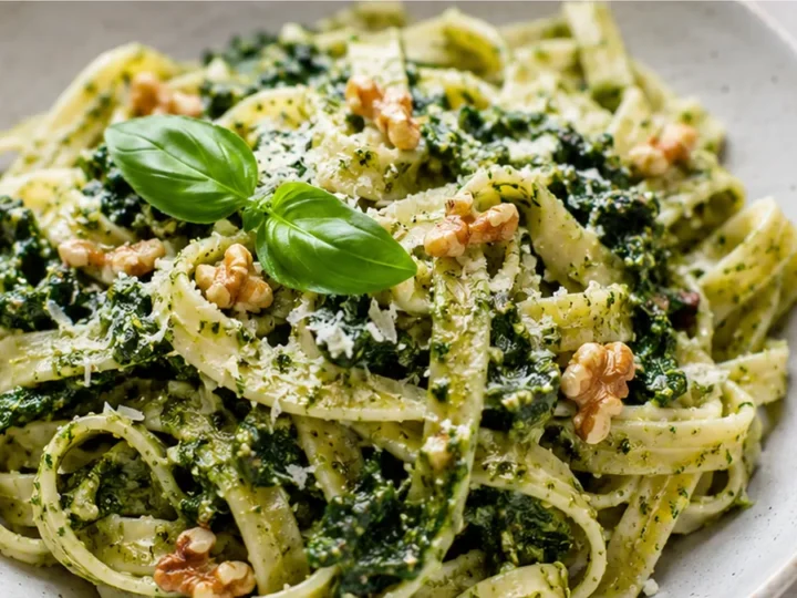 Creamy Kale Pesto Pasta!