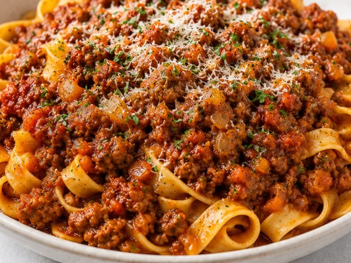 Mouthwatering Sausage Ragu: A Comforting Classic!