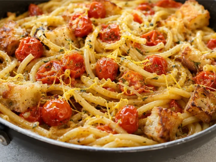 ️ Skillet Summer Pasta with Burst Tomatoes