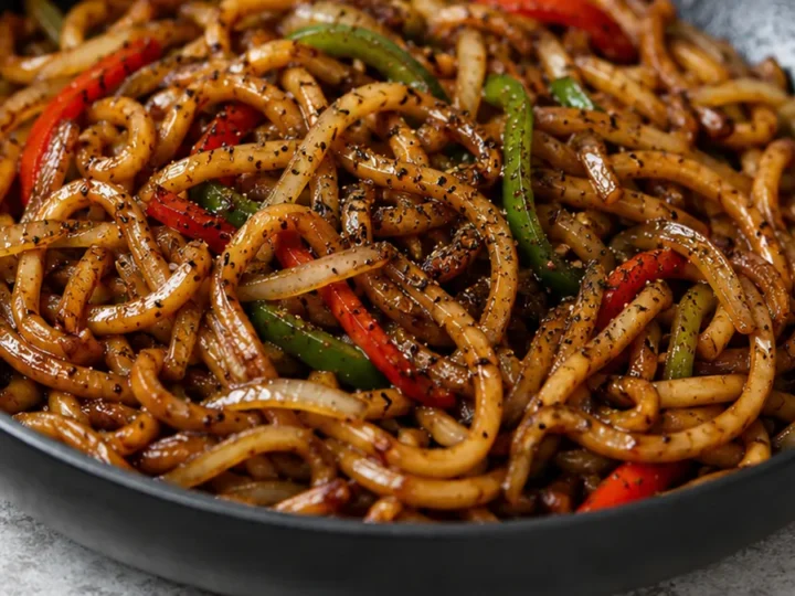 Udon Stir Fry: Spicy Black Pepper Noodles