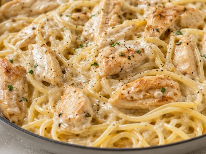 Creamy Chicken Spaghetti: A Weeknight Dream!