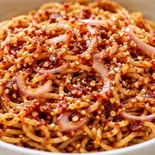 ️ Crispy Chili Oil Noodles: Flavor Bomb! Chili Oil Noodles: cook this crispy garlic and sesame recipe for a flavorful, spicy meal ready in under 30 minutes. Per