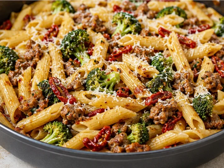 One Pot Wonder: Sausage & Sun Dried Tomato Pasta!
