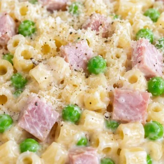 Creamy Pasta with Peas & Ham - pasta with peas and ham - Pasta with peas and ham: whip up this quick and creamy dish in under 30 minutes. Perfect for busy weekn