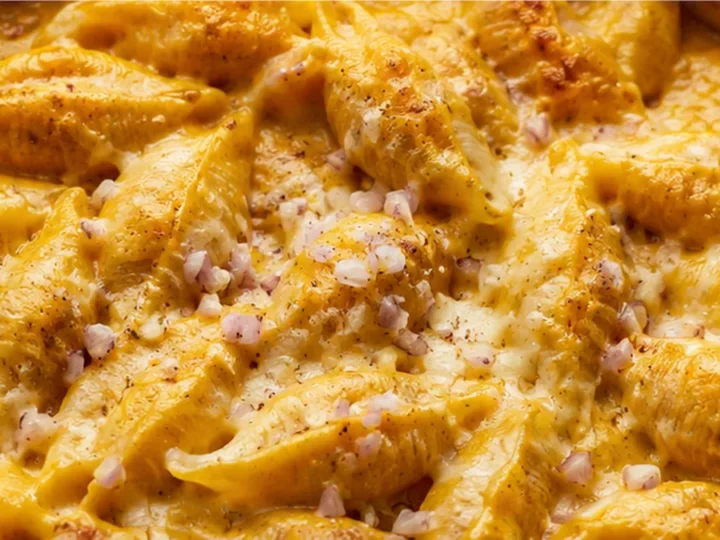 Creamy Pumpkin Gouda Shells: Cozy Fall Dish!