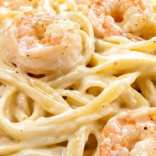 Creamy Shrimp Alfredo - Make delicious shrimp alfredo pasta in under 30 minutes! This easy recipe features succulent shrimp and a rich, creamy sauce coating fet