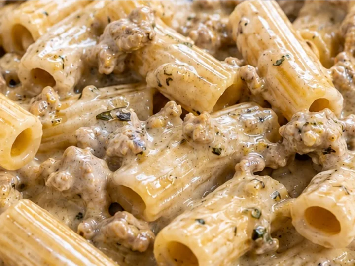 Easiest Creamy Rigatoni Recipe!