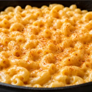 Cheesy Skillet Mac and Cheese - Skillet mac and cheese: master this incredibly creamy, cheesy, one-pan pasta in under 25 minutes. The ultimate comfort food, per