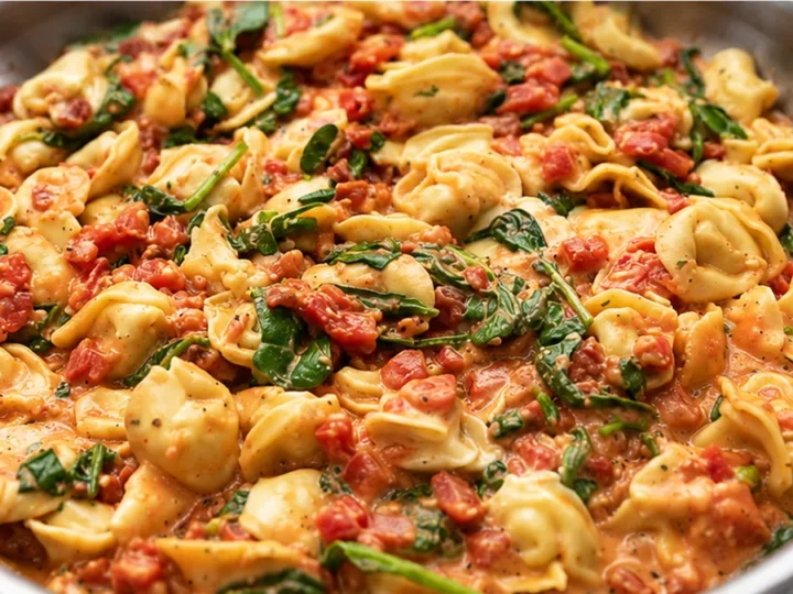 Creamy Spinach Tortellini Skillet